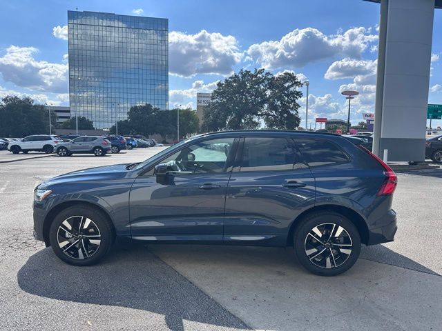 2026 Volvo XC60 B5 Core photo 4