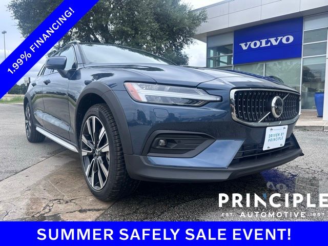 2026 Volvo V60 Cross Country B5 Ultra AWD's photo