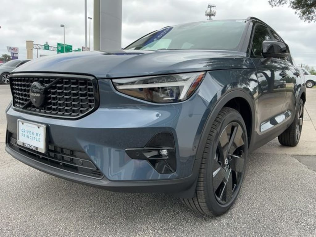New 2026 Volvo XC40 B5 Ultra Black Edition SUV