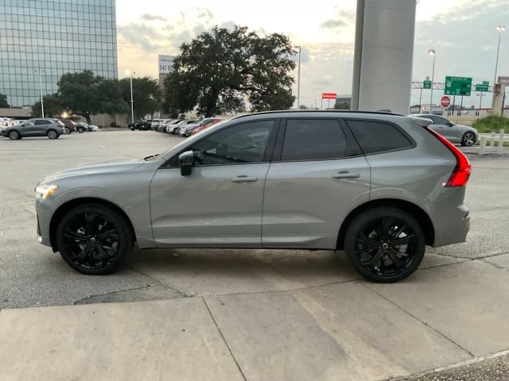 New 2026 Volvo XC60 B5 Ultra Black Edition SUV