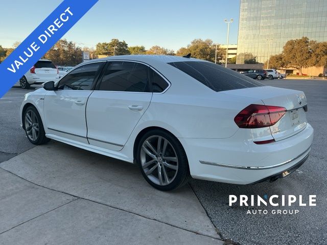 2017 Volkswagen Passat R-Line photo 3