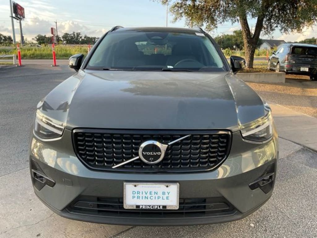 New 2026 Volvo XC40 B5 Plus SUV