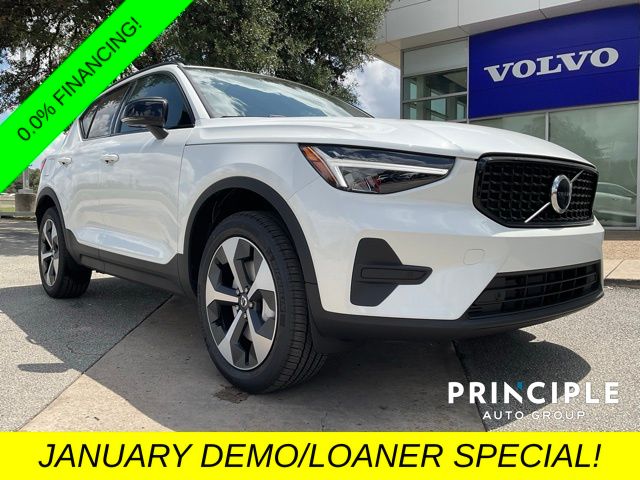 2026 Volvo XC40 Core's photo