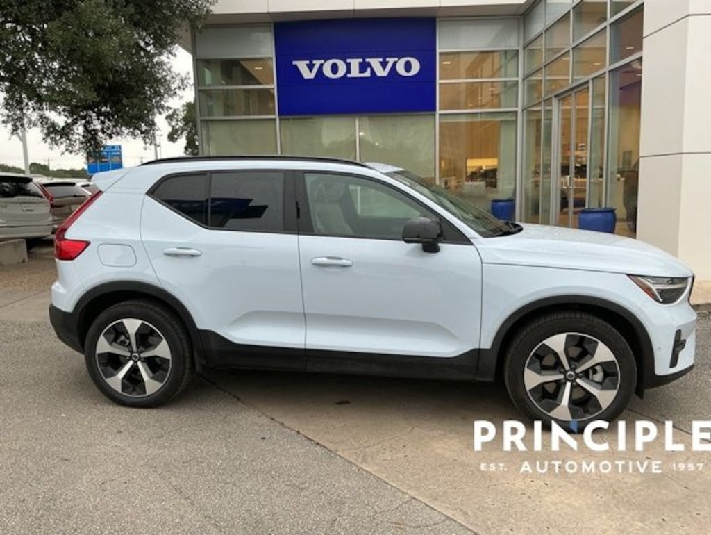 Used 2026 Volvo XC40 B5 Plus SUV