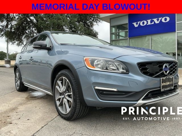 2018 Volvo V60 T5 AWD Cross Country's photo