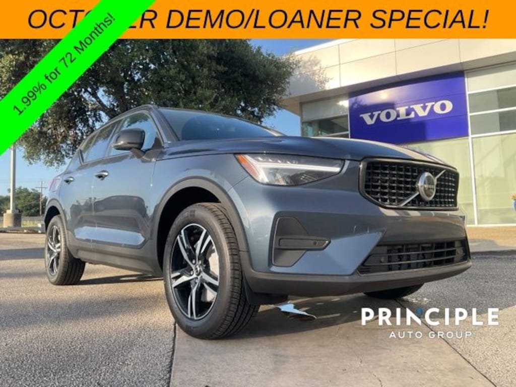 New 2026 Volvo XC40 B4 Core SUV