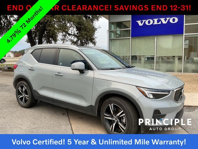 2025 Volvo XC40 Core's photo