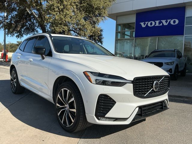 2023 Volvo XC60 Plus's photo