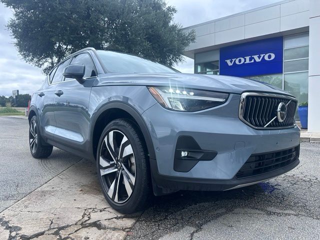 2023 Volvo XC40 B5 Plus Bright AWD's photo