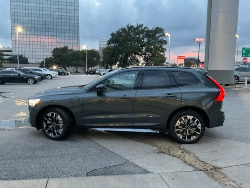 New 2026 Volvo XC60 plug-in hybrid T8 Plus SUV