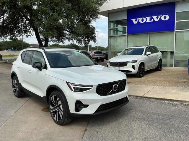 2026 Volvo XC40 B5 Ultra Dark AWD's photo