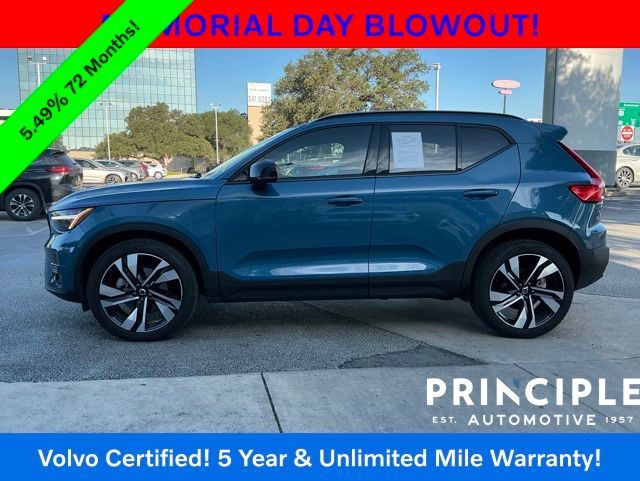 2025 Volvo XC40 B5 Ultra Dark AWD's photo
