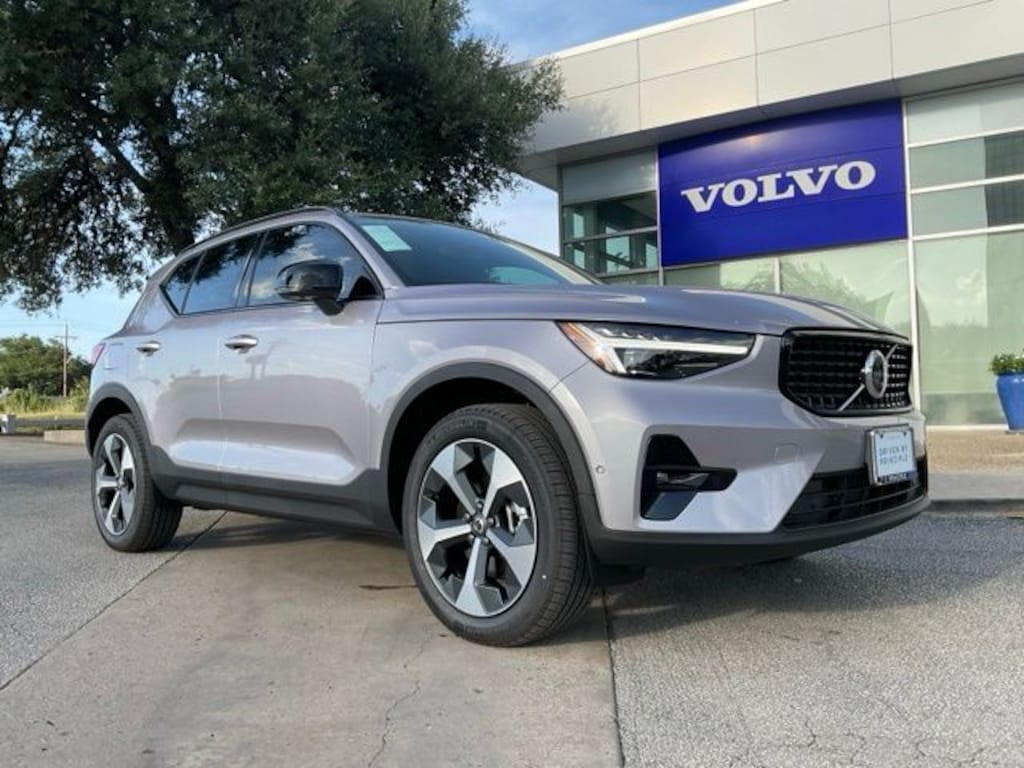 New 2026 Volvo XC40 B5 Plus SUV