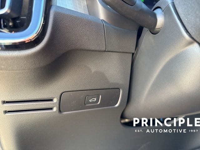 2026 Volvo XC40 Ultra - Photo 17