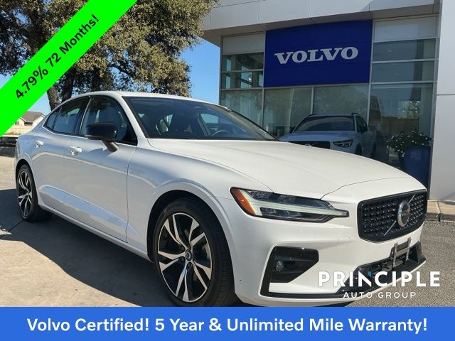 2024 Volvo S60 Core's photo