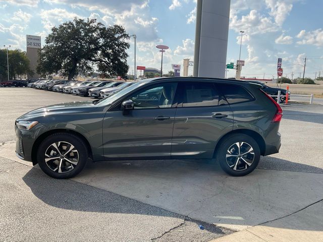 2026 Volvo XC60 B5 Core photo 4