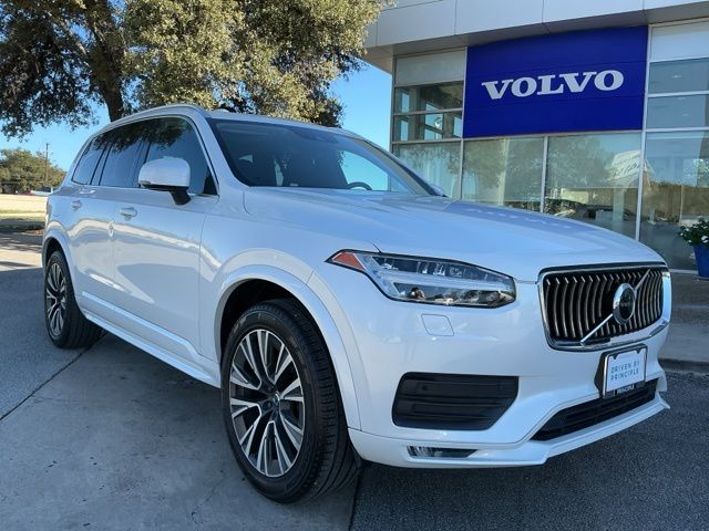 2021 Volvo XC90 Momentum's photo