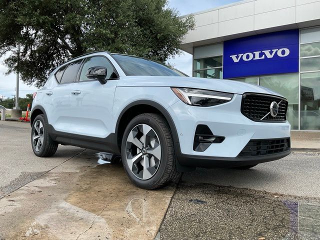 2026 Volvo XC40 B5 Plus Dark AWD's photo