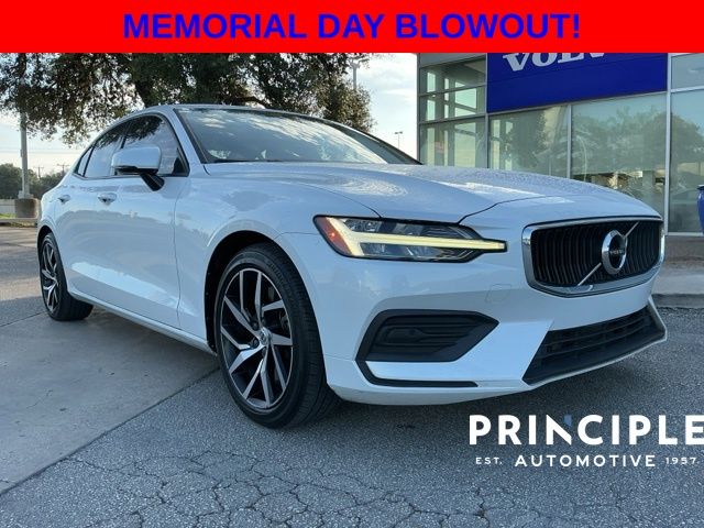 2020 Volvo S60 T6 Momentum AWD's photo
