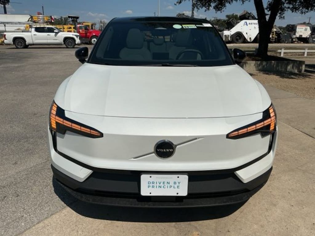 New 2025 Volvo EX30 Twin Motor Ultra SUV