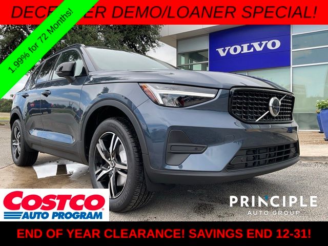 2026 Volvo XC40 Core's photo