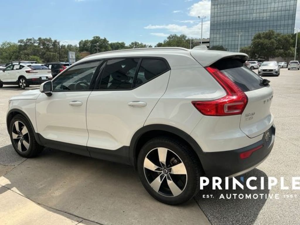 Used 2020 Volvo XC40 Momentum SUV