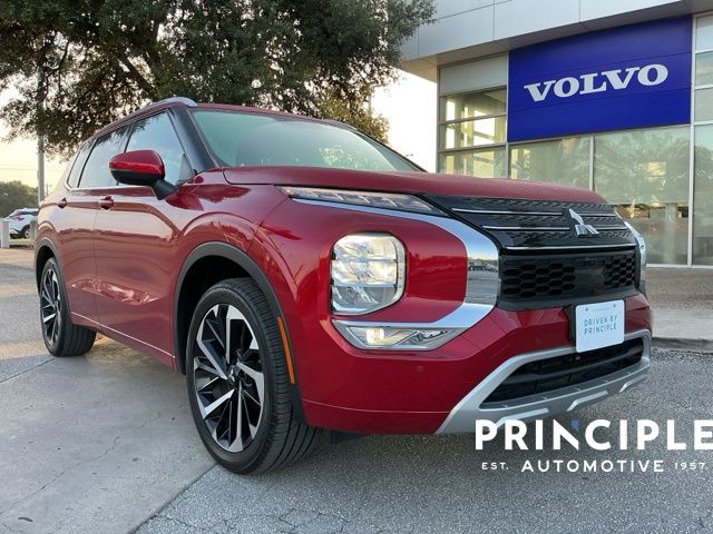 2023 Mitsubishi Outlander SEL 2WD's photo