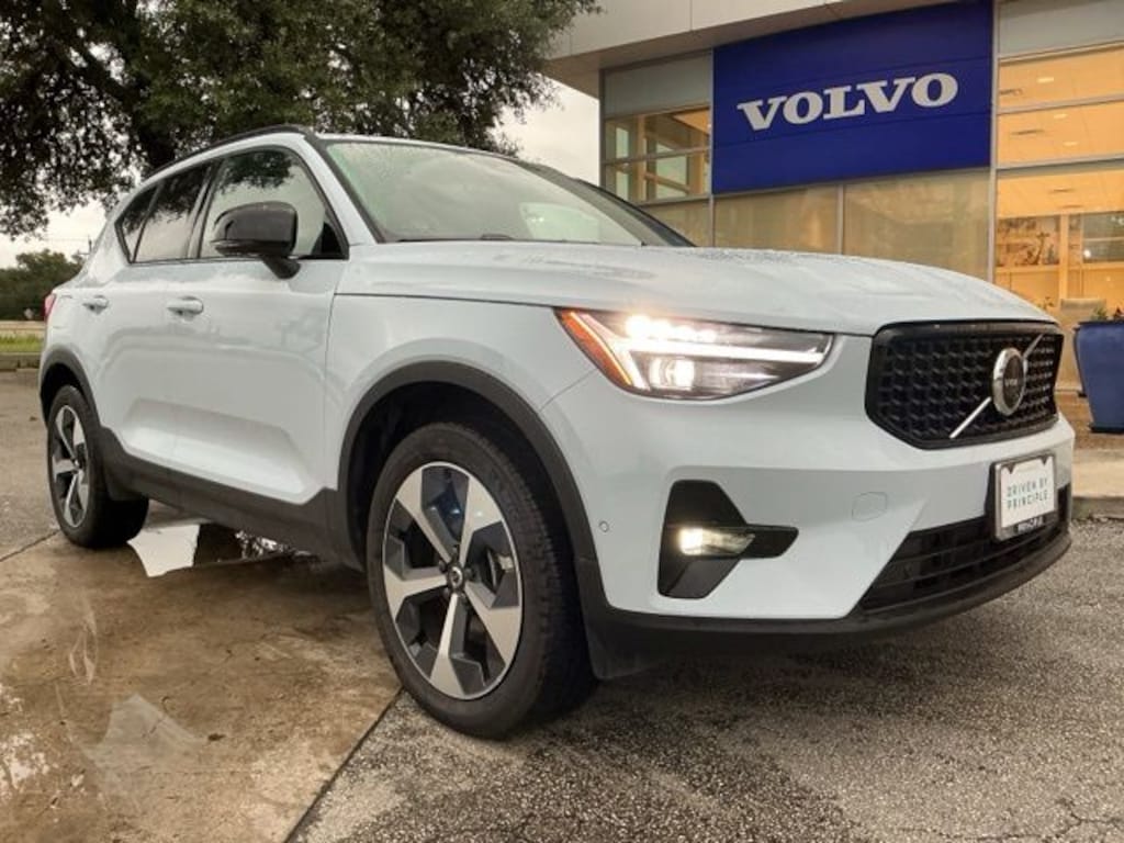 Certified 2026 Volvo XC40 B5 Plus SUV