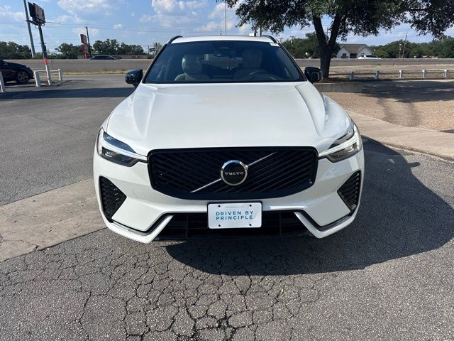 2026 Volvo XC60 B5 Core photo 2