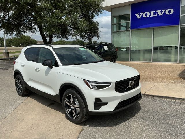 2026 Volvo XC40 B5 Core Dark AWD's photo