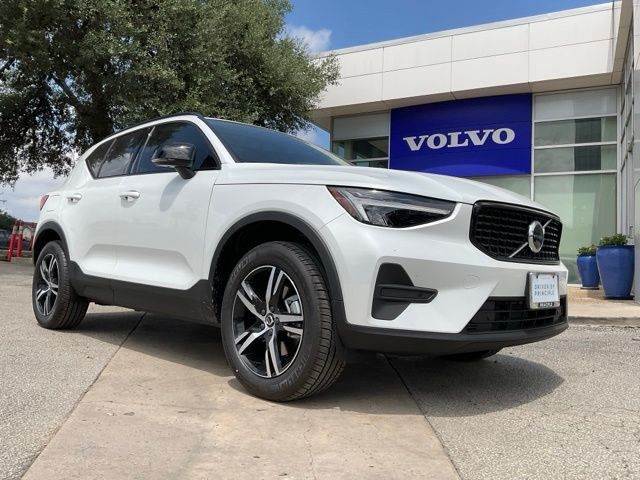 New 2026 Volvo XC40 B4 Core