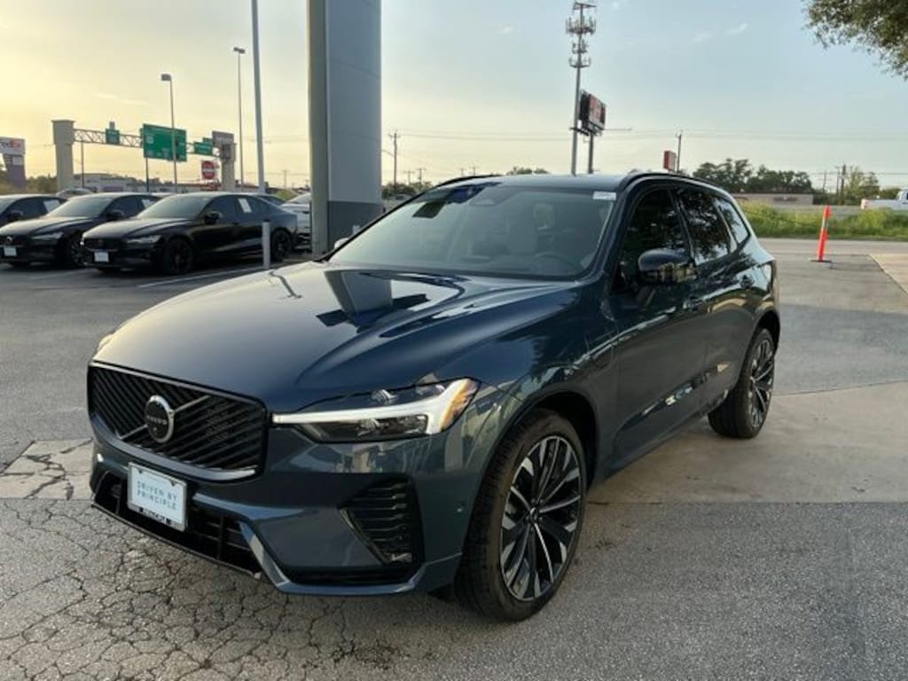New 2026 Volvo XC60 plug-in hybrid T8 Ultra SUV