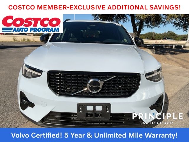 2025 Volvo XC40 Plus photo 2