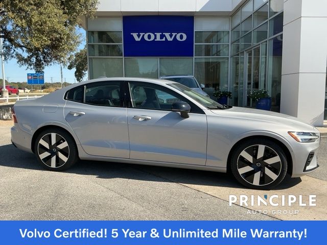 2024 Volvo S60 Recharge T8 Plus photo 2