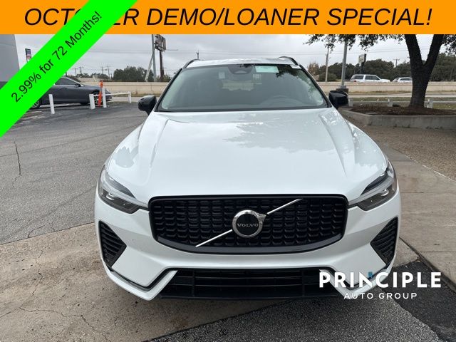 2025 Volvo XC60 Hybrid T8 Core photo 2