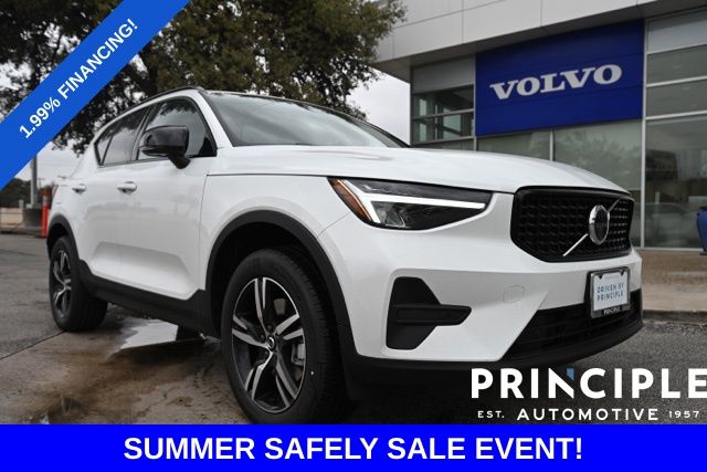 2026 Volvo XC40 B5 Core Dark AWD's photo