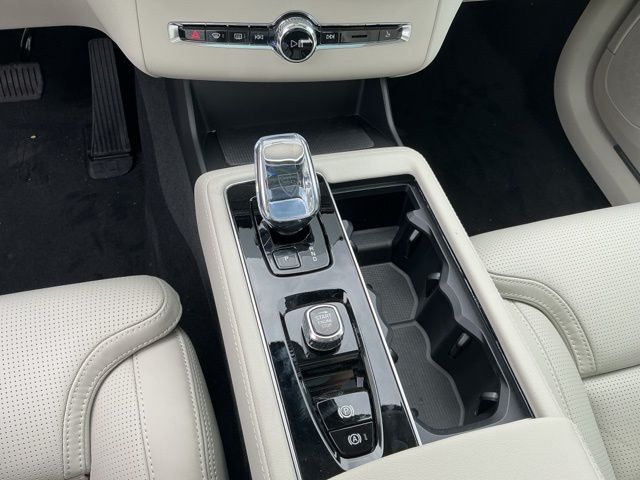 2026 Volvo XC90 Ultra - Photo 16