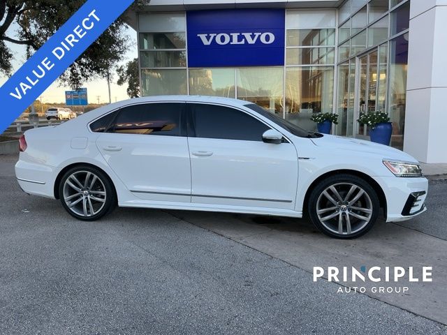 2017 Volkswagen Passat R-Line photo 2