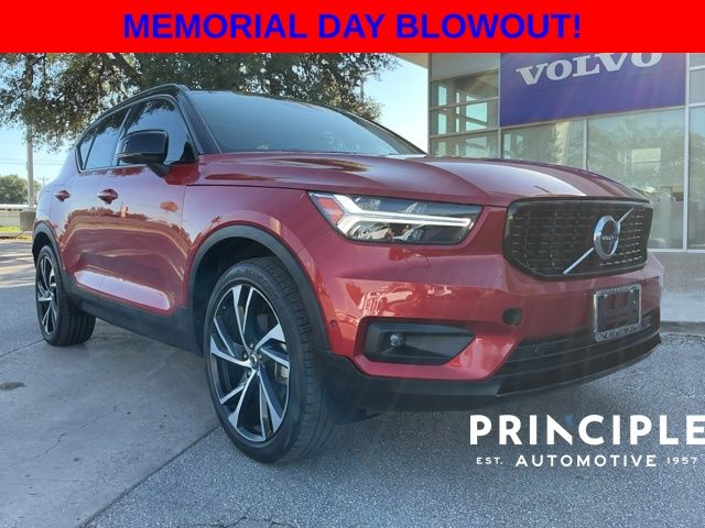 2020 Volvo XC40 T5 R-Design AWD's photo