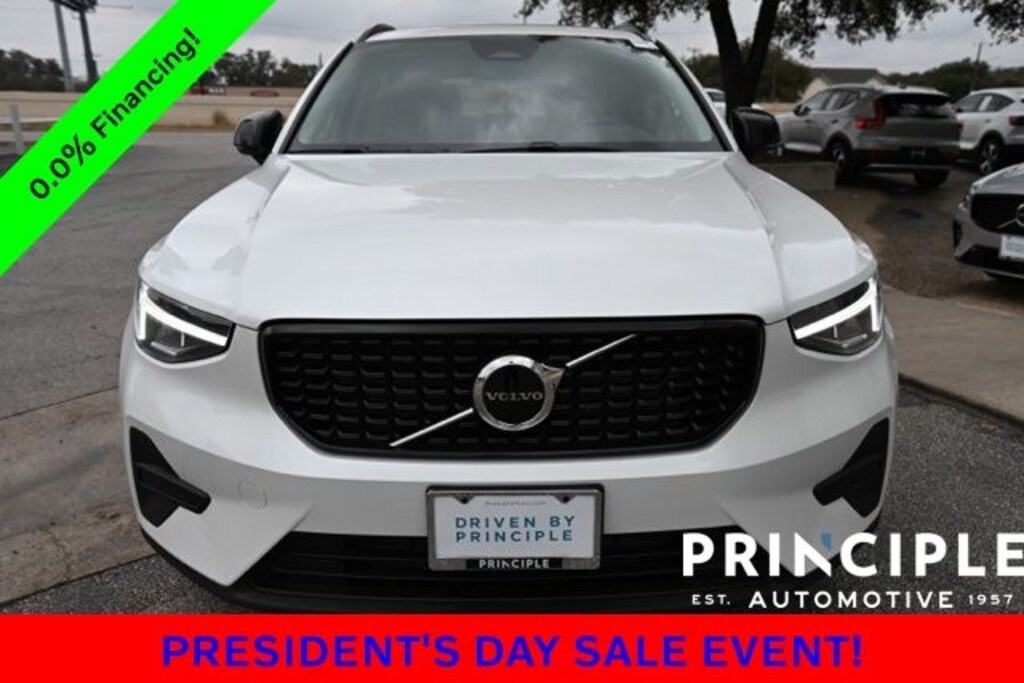 New 2026 Volvo XC40 B5 Core SUV