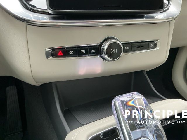 2026 Volvo XC90 Ultra - Photo 16