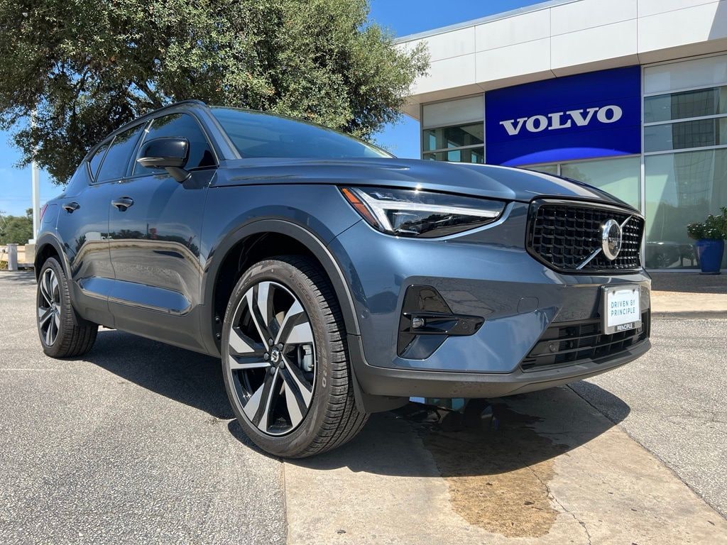 New 2026 Volvo XC40 B5 Plus SUV