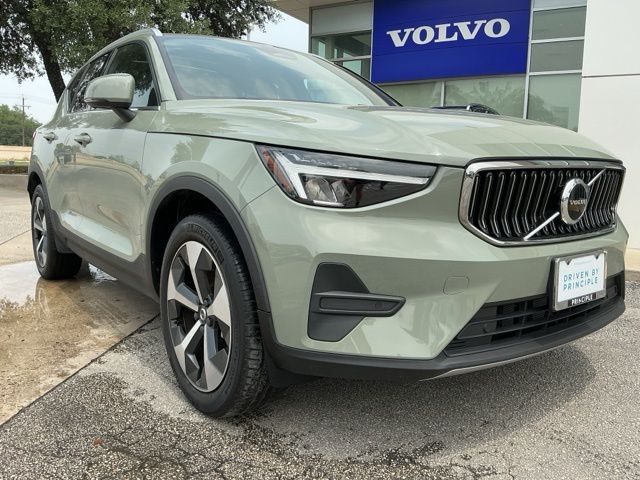2024 Volvo XC40 B5 Core Bright AWD's photo