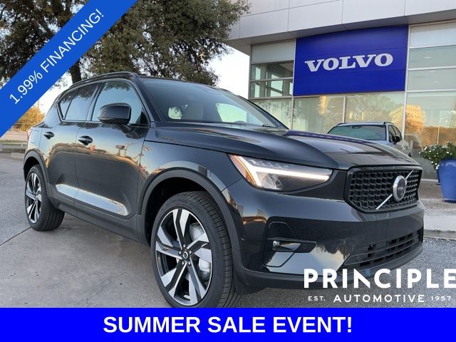 2026 Volvo XC40 B4 Plus Dark FWD's photo