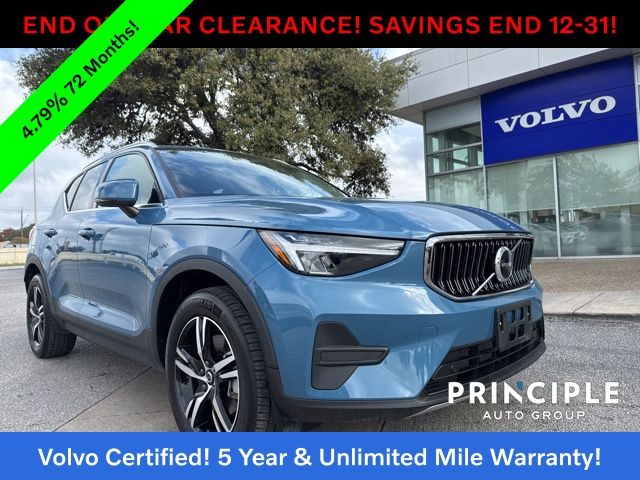 2025 Volvo XC40 Core's photo