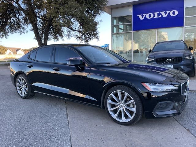 2020 Volvo S60 Momentum's photo