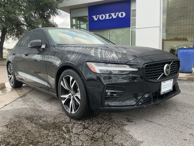 2025 Volvo S60 B5 Core Dark's photo