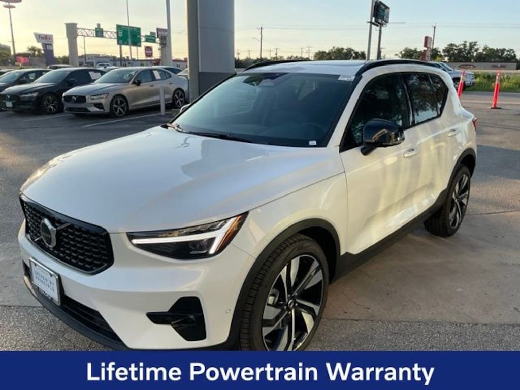 New 2026 Volvo XC40 B5 Ultra SUV