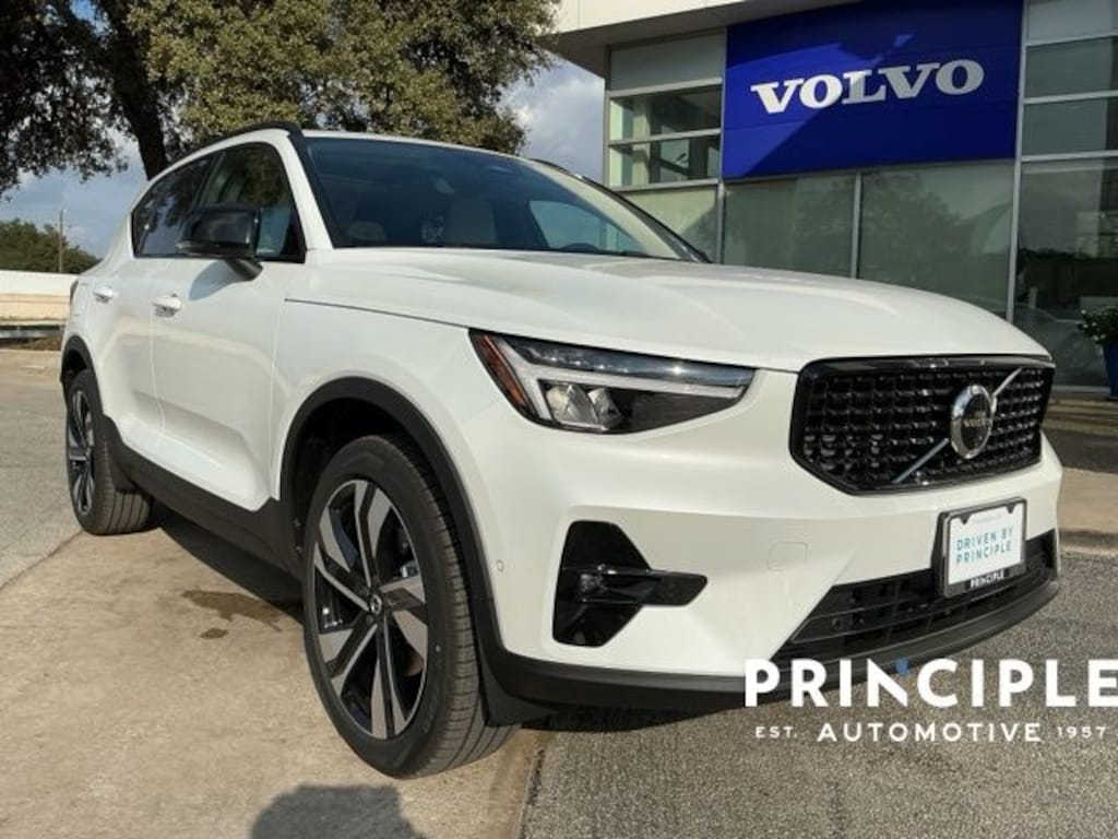 New 2026 Volvo XC40 B4 Plus SUV