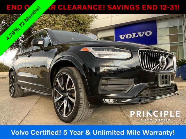 2022 Volvo XC90 Momentum's photo